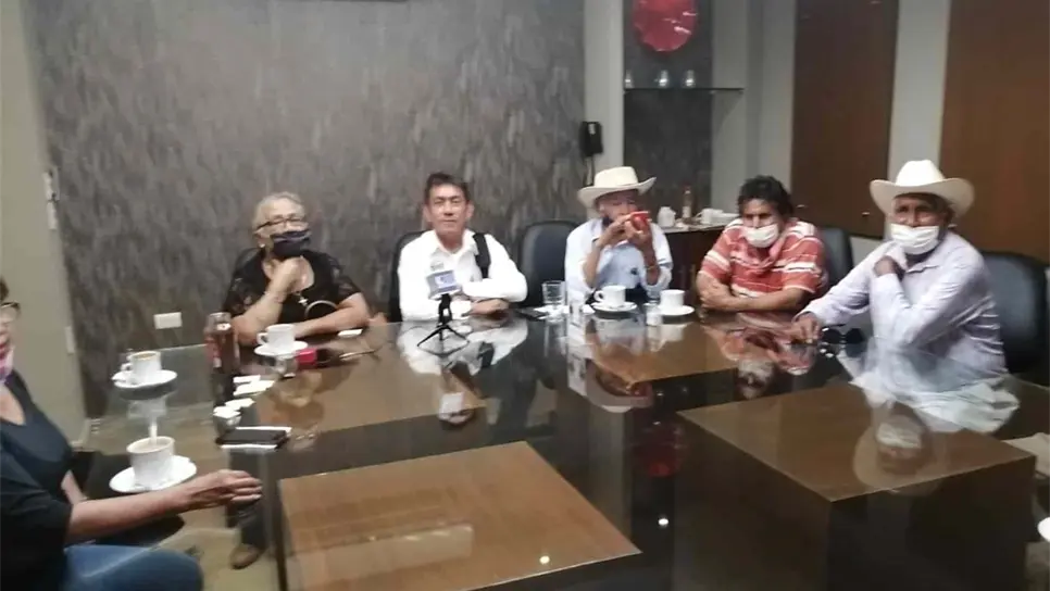 Gobernadores indígenas se pronuncian a favor de la planta de amoniaco.