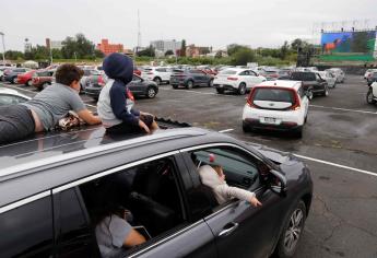 Los autocines llegan a México como una opción para evadir el aislamiento