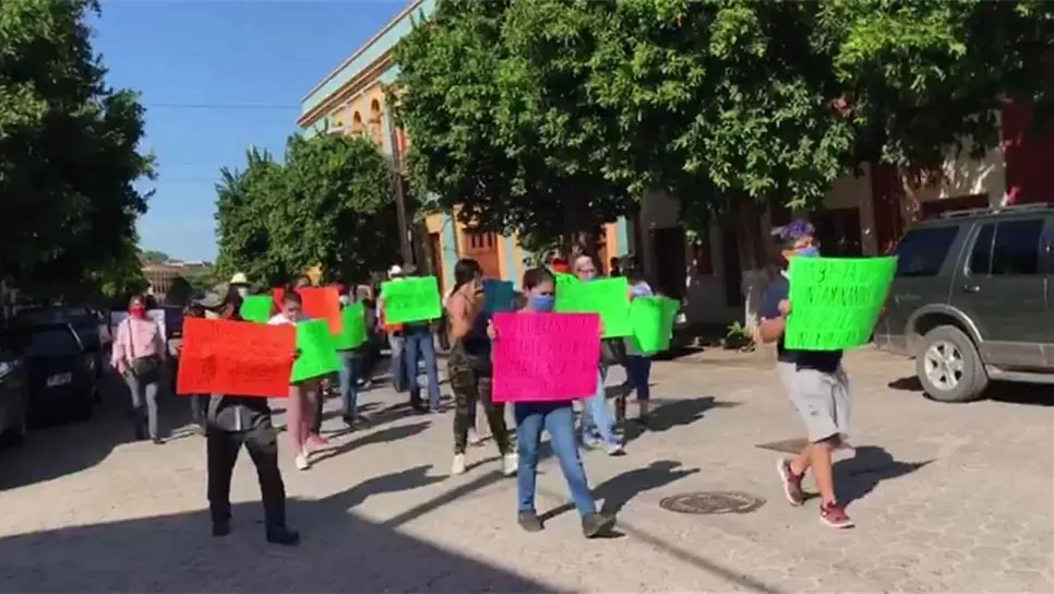 Protestan en El Fuerte contra la autoridad municipal