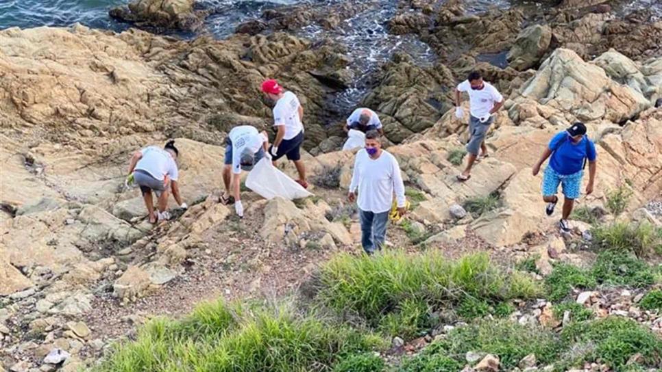 Se recolectan más de 869 kilos de basura y palizada en playas de Mazatlán