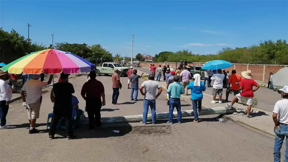 Retiran pescadores el bloqueo de la planta de Pemex en Mazatlán