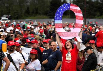 Facebook elimina cientos de grupos de teorías conspirativas de QAnon