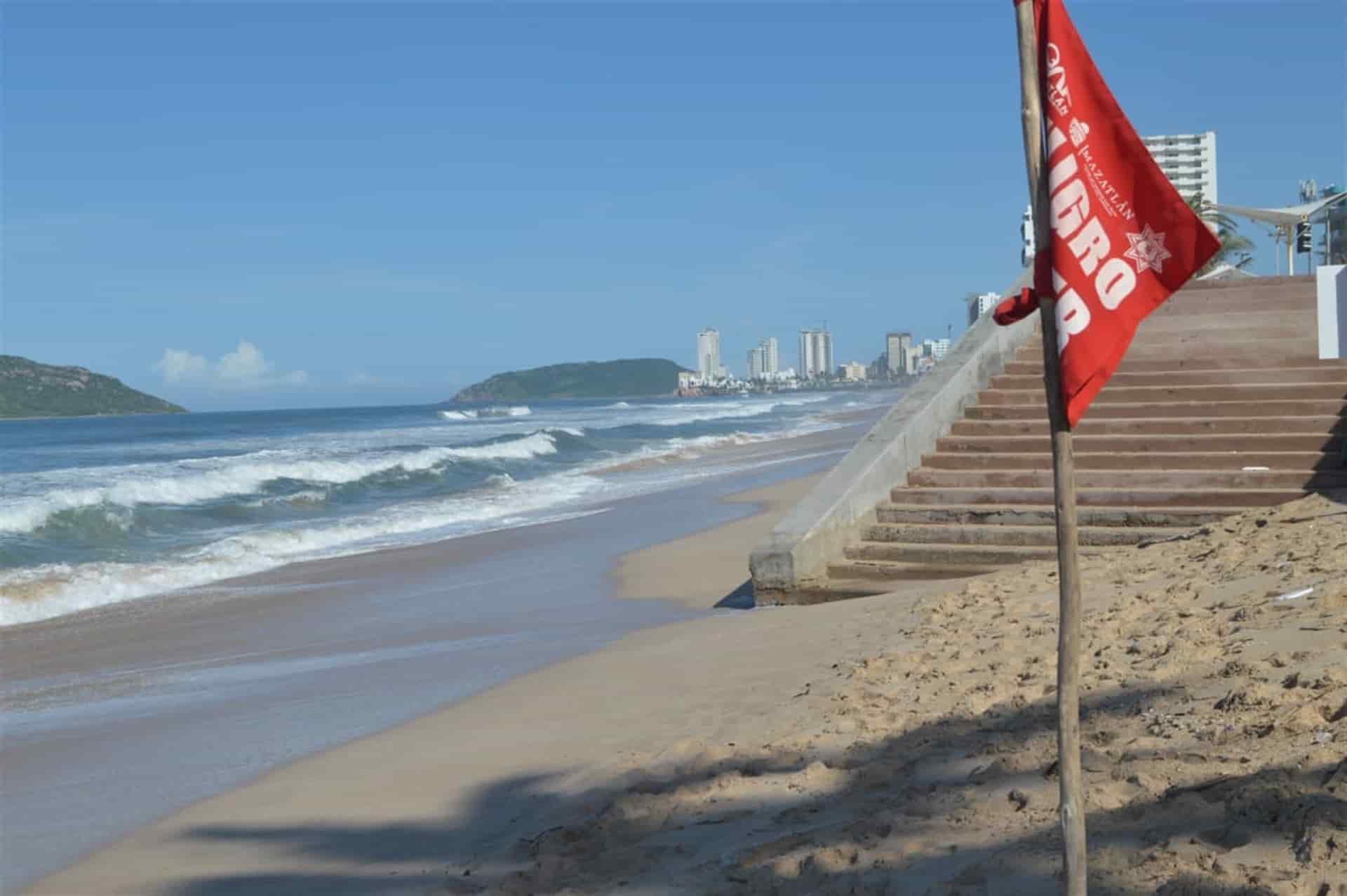 La presencia de «Norma» causa cierre de playas en Mazatlán. | FOTO: Luz Noticias.