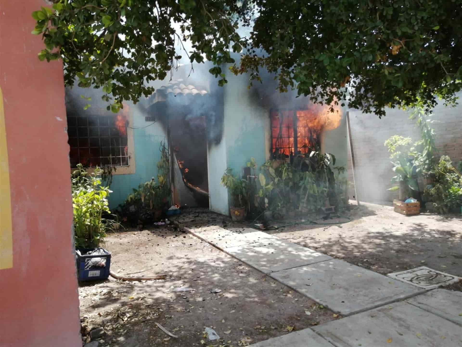 Se registra incendio en una vivienda del Nuevo Siglo en Los Mochis