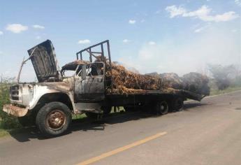 Se incendia torton en camino que conduce a La Brecha, Guasave