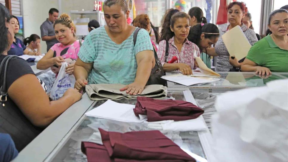 ¡Atención papás! Este año, niños no se podrán medir uniformes gratuitos ante Covid-19