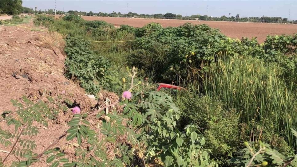 Hallan muerta a mujer en camioneta que cayó a un dren en el ejido Louisiana