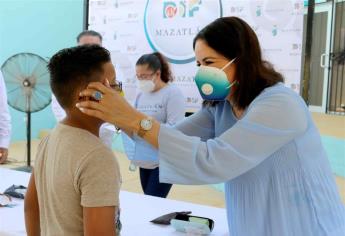 Entrega DIF lentes graduados a personas de escasos recursos