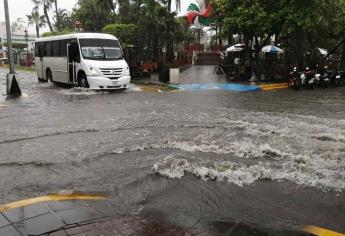 Lluvias de Hernán inundan calles de Mazatlán