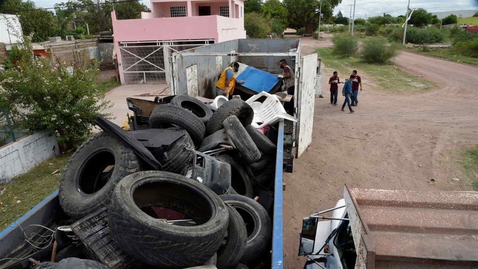 Retira Salud Municipal 30 t de cacharros de 10 colonias de Los Mochis