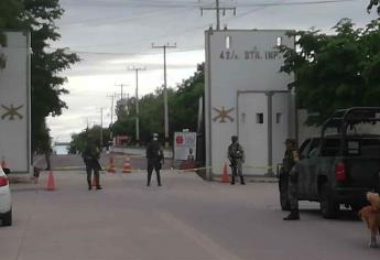 Militar choca contra el Cuartel en Guamúchil; lo balean sus compañeros