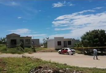 Encuentran cadáver encajuelado en un taxi rojo, en Mazatlán