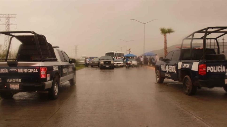 Pescadores bloquean la carretera Mochis-Topolobampo