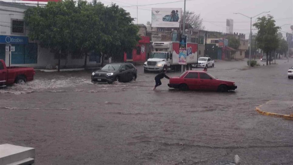 Lluvia torrencial inunda varios sectores de Los Mochis