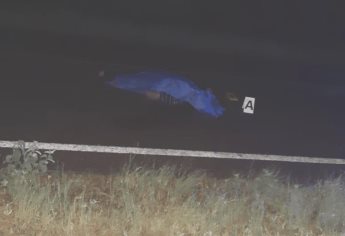 Muere motociclista embestido por vehículo en la carretera Guamúchil-Mocorito