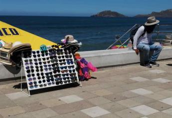 Por ejercer trabajo informal, vendedores de playa no han obtenido créditos de gobierno