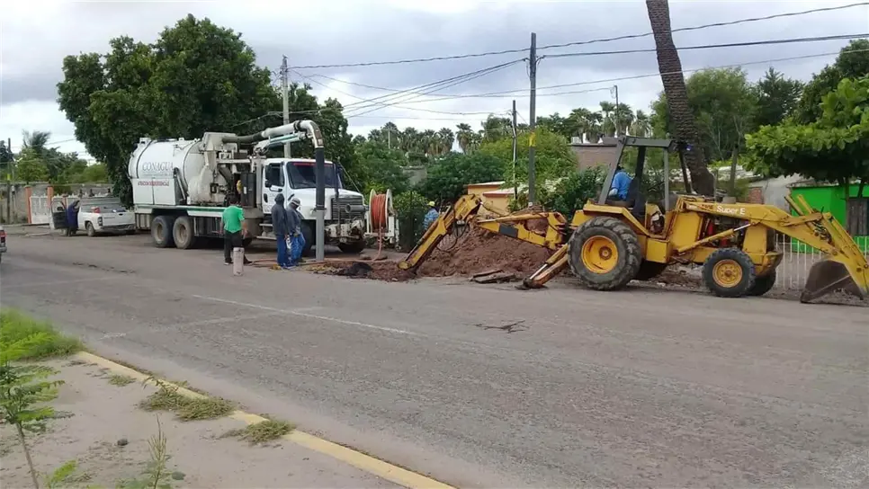 Se incrementan más del 100% los reportes por drenajes colapsados en El Fuerte
