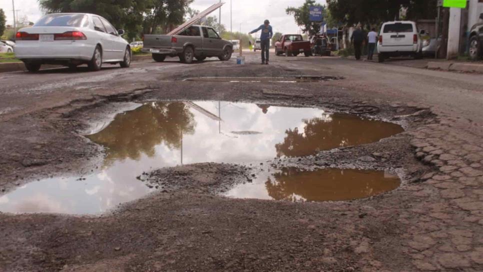 Bulevar Centenario, “zona minada por los baches: automovilistas