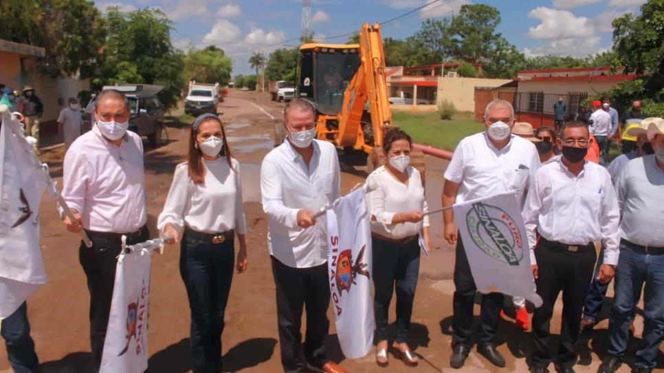 Gobernador da banderazo de inicio a obras de pavimentación en Estación Bamoa, Guasave