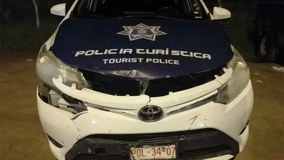 Detienen a conductora que chocó dos patrullas en Mazatlán