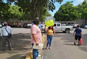 Vecinos de Los Almacenes protestan en exigencia de drenaje sanitario