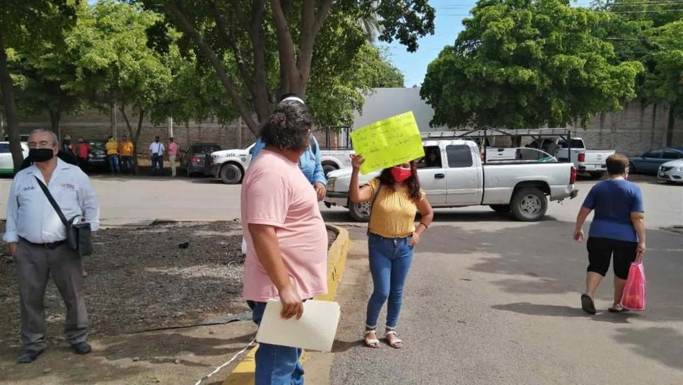 Vecinos de Los Almacenes protestan en exigencia de drenaje sanitario