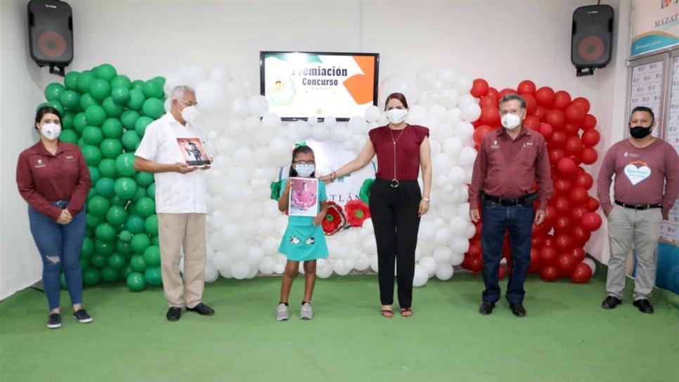 Entrega DIF Mazatlán premio a ganadores del concurso de Vestuario Tradicional Mexicano