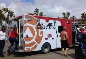 Salvavidas rescatan a turista en Mazatlán