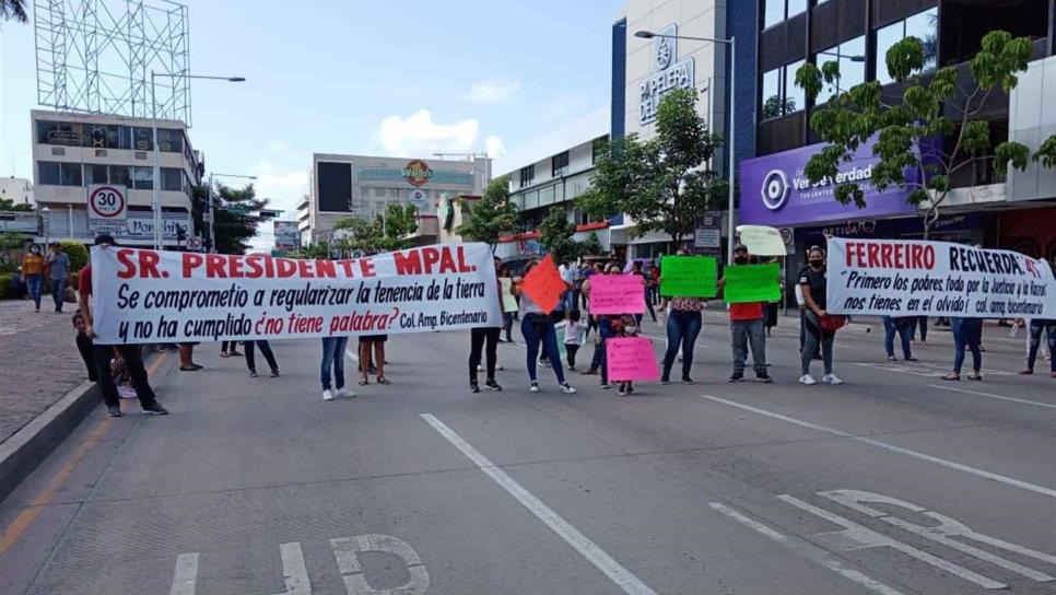 Vecinos de la Bicentenario se manifiestan en el Ayuntamiento de Culiacán