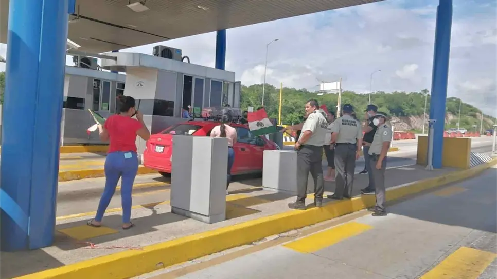 Toman ciudadanos caseta de cobro del Libramiento Mazatlán