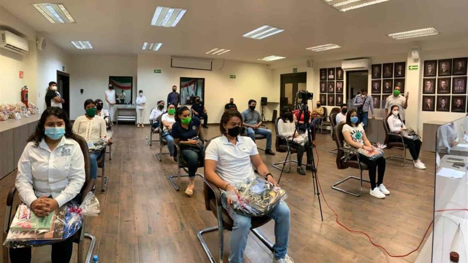 Reconocen a jóvenes ahomenses por su desempeño Reconocen a jóvenes ahomenses por su desempeño