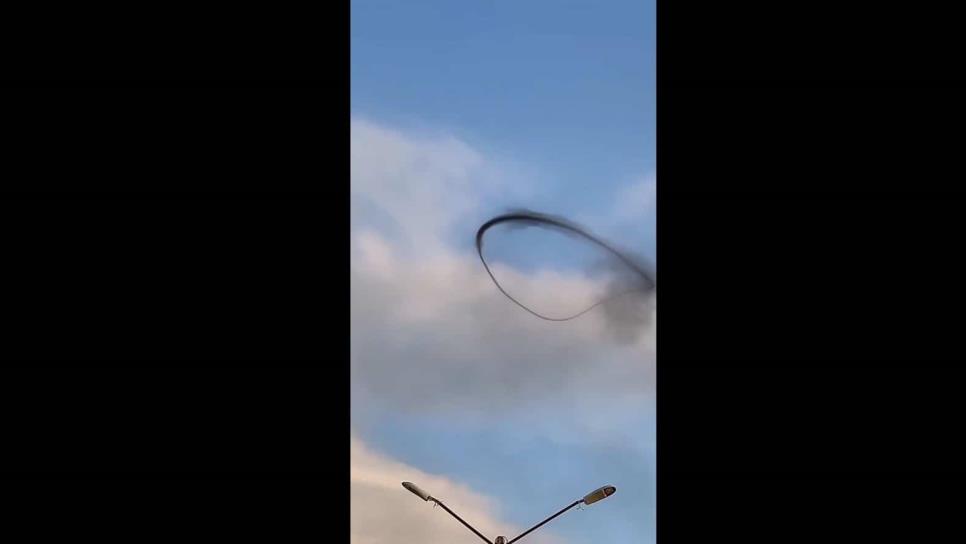 Reportan aparición de extraño anillo de humo en el cielo