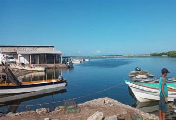 Rescatan a pescadores que naufragaron en Guasave