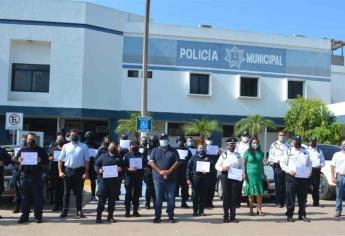 Sectur y el Ayuntamiento reconocen a policías de Ahome