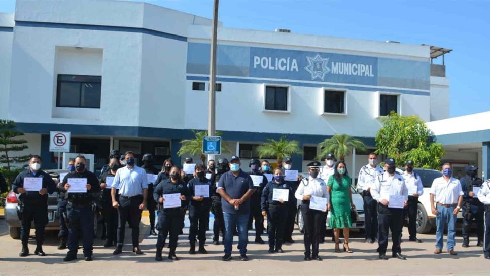 Sectur y el Ayuntamiento reconocen a policías de Ahome