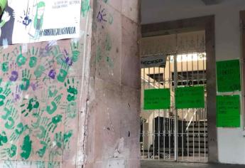 Interponen denuncia contra feministas que dañaron edificio del Ayuntamiento