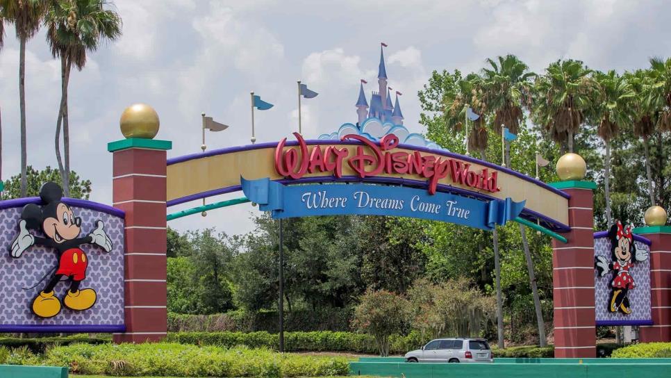 Disney despedirá a 28 mil empleados por el cierre de parques temáticos Disney despedirá a 28 mil empleados por el cierre de parques temáticos