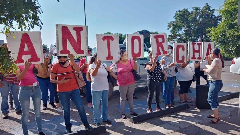 Antorchistas se manifiestan en la Secretaría de Bienestar, en Culiacán