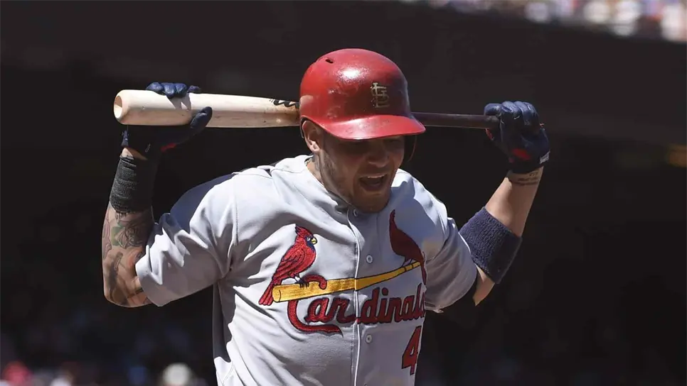 El jugador de los Cardenales de San Luis Yadier Molina. EFE/JOHN G. MABANGLO/Archivo