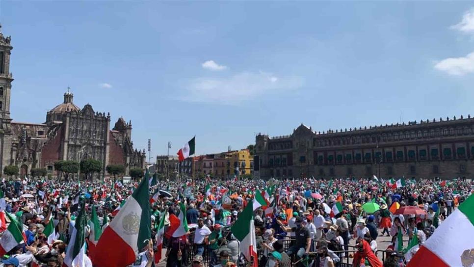 Protestan miles en el Zócalo de la CdMx; FRENAA amplía plantón