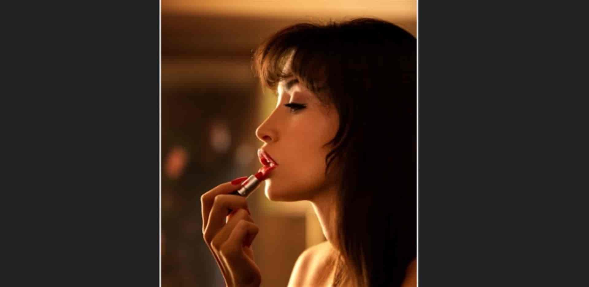 Fotografía cedida por Netflix de la imagen promocional de la serie de Netflix donde aparece la actriz Christian Serratos transformada en Selena.. EFE/Netflix /SOLO USO EDITORIAL /NO VENTAS