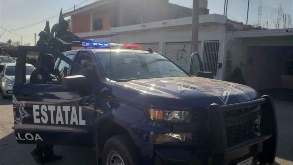 Amanece camioneta baleada en colonia del sur de Culiacán