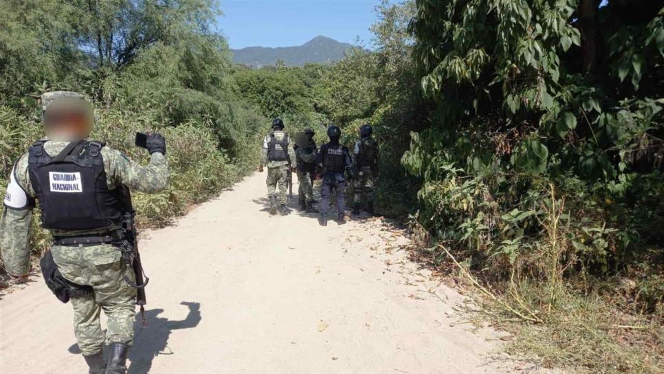 Aseguran armas AK-47 y AR-15, cargadores y cartuchos en Choix