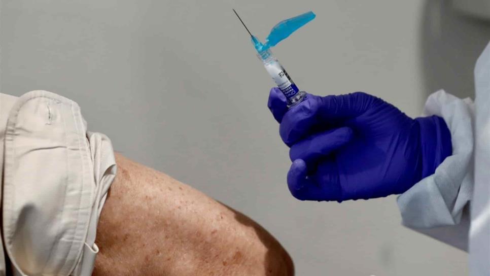 Johnson & Johnson detiene ensayos de vacuna por enfermedad de participante