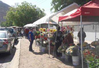 Ahome solo permitirá venta de flores afuera de panteones y en banquetas de comercios formales