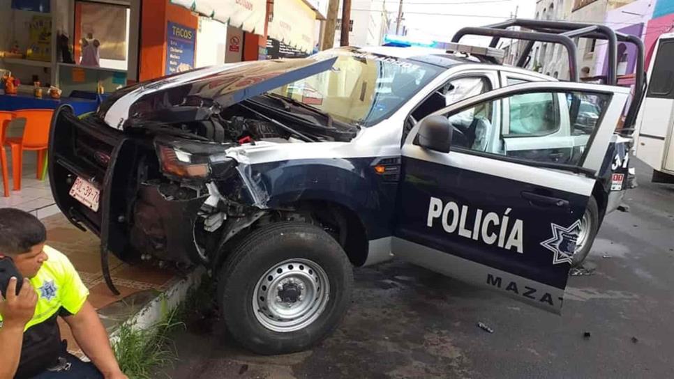 En Mazatlán camión de ruta embiste patrulla; y otros siniestros viales