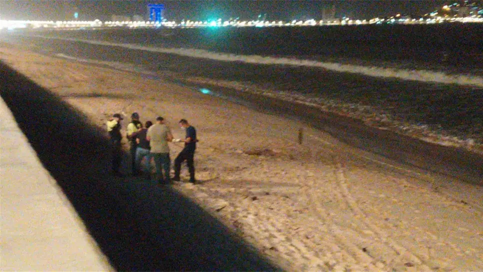 Localizan cadáver flotando en playas de Mazatlán