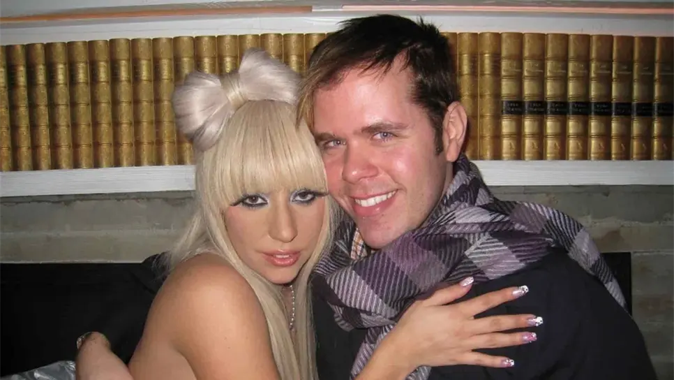 El bloguero Mario Armando Lavandeira, más conocido como Pérez Hilton, junto con la cantante Lady Gaga. FOTO: EFE