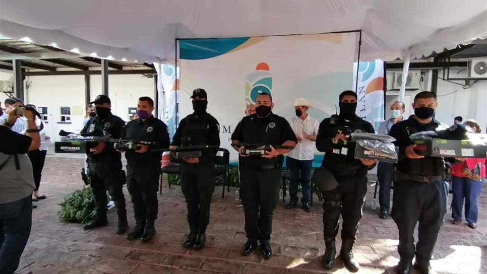 Reciben uniforme y equipo agentes preventivos de Mazatlán