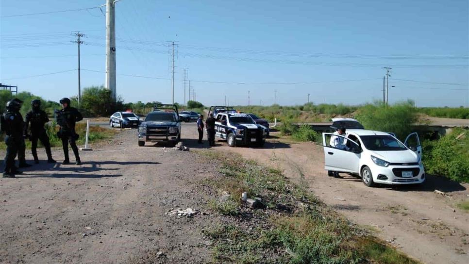 Despojan vehículo en Los Mochis, implementan operativo y lo recuperan policías